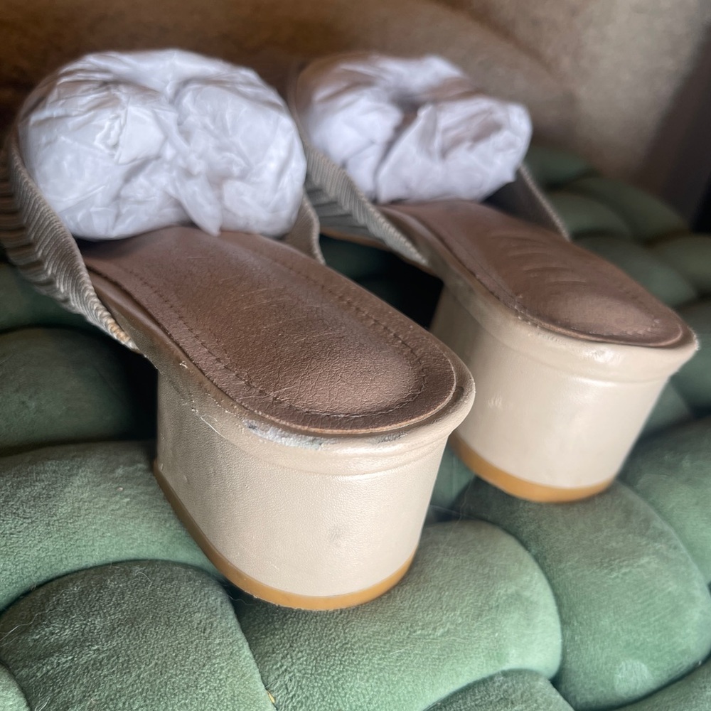 Elegant Beige Mules - Picture 4 of 5